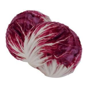 Cabeza de radicchio fresco de color púrpura intenso con vetas blancas en Alimentación María José.